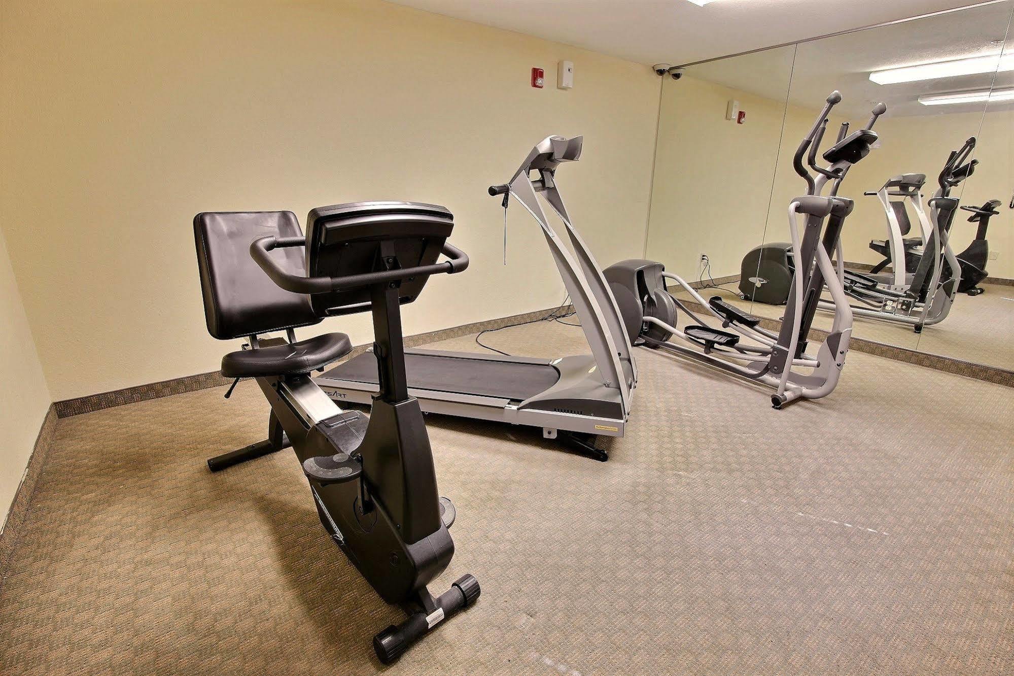 Intown Suites Extended Stay Newport News Va - I-64 Zewnętrze zdjęcie